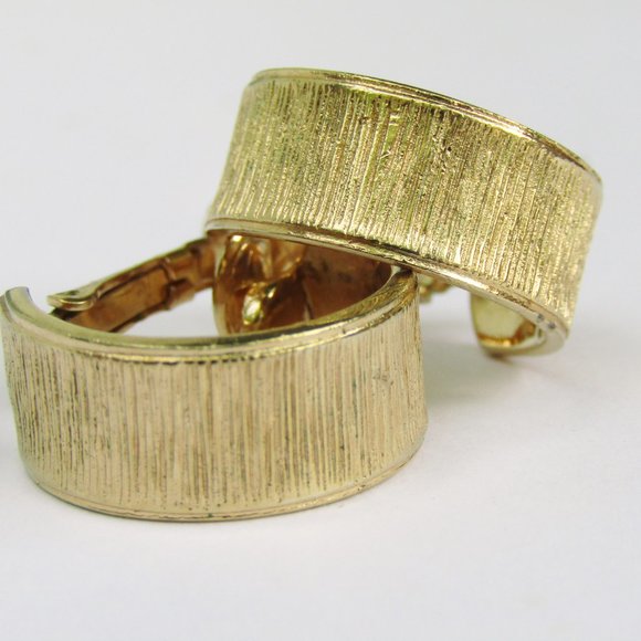 Sarah Coventry Gold Hoop Earrings Textured Hoops Clip On 1/2" - Picture 2 of 4